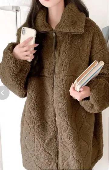 브라운 플리스 자켓 퀼팅 디자인