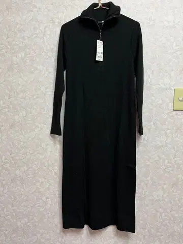 유니클로 하프 지퍼 니트 원피스 블랙 사이즈 L