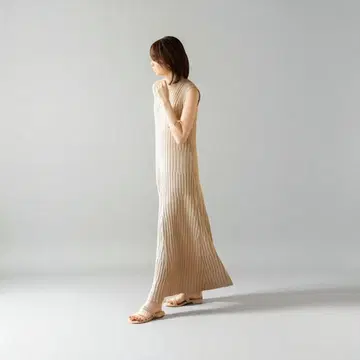 노블/바늘 빼기 섀도우 보더 슬리브리스 니트 원피스