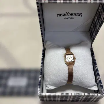 새상품급 뉴요커 NEWYORKER 여성용 손목시계 골드색 골드 컬러