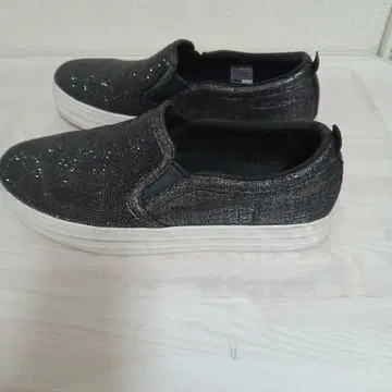 SKECHERS 블랙/실버 큐빅 스니커즈