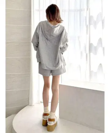BACK GYDA 큐빅 라메 셋업