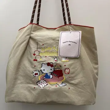 새상품 미사용 시마무라 콜라보 헬로키티 자수 베이지 백 타이니 참