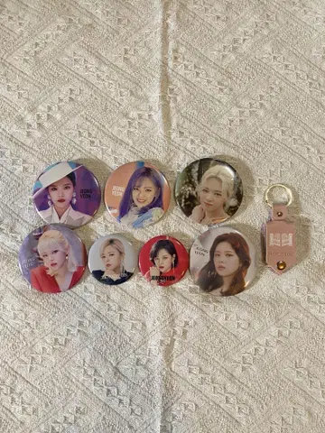 [ 공식 ] JEONGYEON 캔뱃지 7개 + 키링 1개