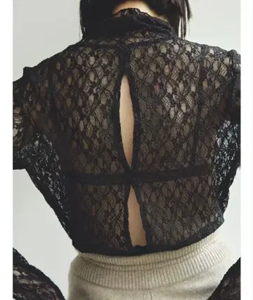 MIESROHE 컷 레이스 터틀 TOPS