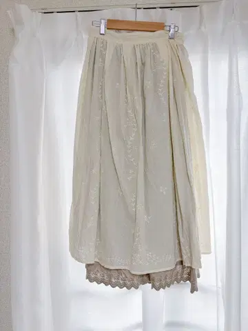 사만사 모스모스 kazumi 콜라보 에이프런 스커트