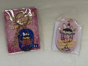 새상품 PLAZA SNOOPY CHERRY ON TOP 키링 참