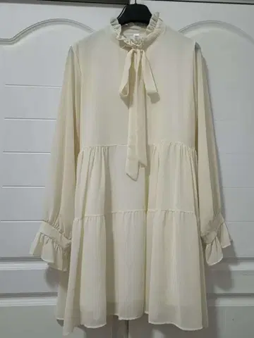 크림색 리본 포함 쉬폰 블라우스