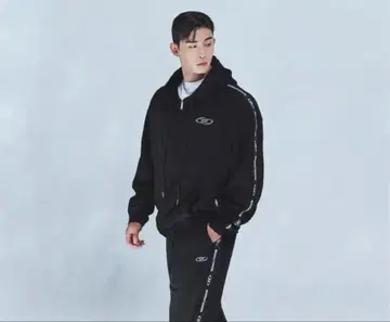 BORN TO WIN BIG CHROME B ZIP-UP HOODIE