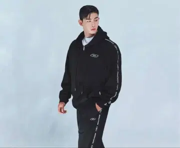 BORN TO WIN BIG CHROME B ZIP-UP HOODIE