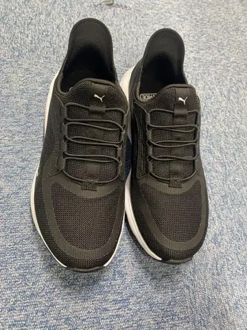 PUMA SOFTRIDE 블랙 스니커즈