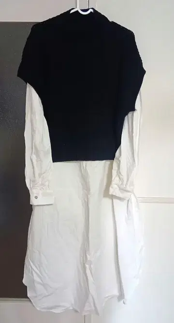 터틀넥 니트 셔츠 원피스 블랙 화이트