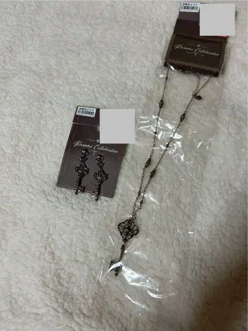 열쇠 모티브 목걸이 & 귀찌 세트