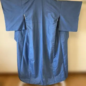 파란 기하학 패턴의 코몬 기모노