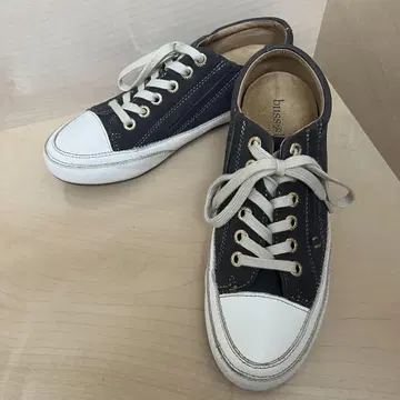 부솔라 스니커즈 23.5cm