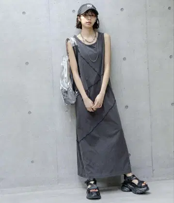 PAGEBOY 샌드 빈티지 절개 원피스 미사용품