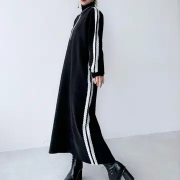 사이드 레이스 하이넥 백 슬릿