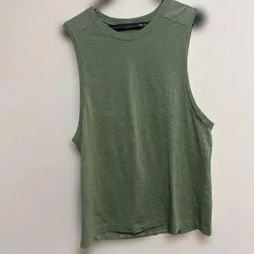 Lululemon 올리브 그린 탱크탑