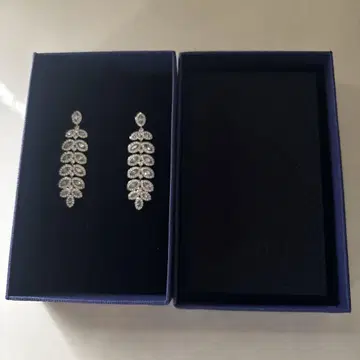 SWAROVSKI 엘레강트 롱 귀걸이