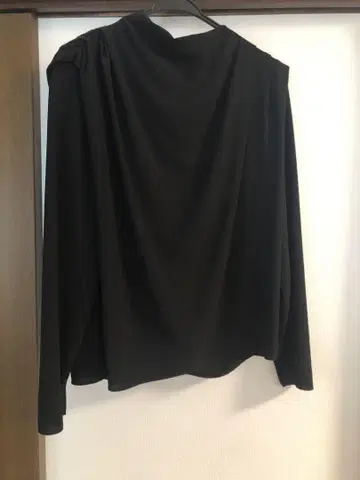 ZARA 블랙 긴팔 셔츠 백 지퍼