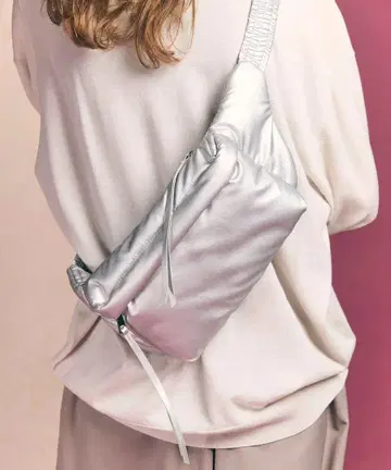 [ MAISON SPECIAL ] 실버 바디백
