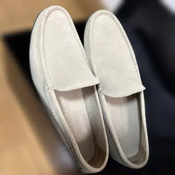 Giorgio Armani 베이지 스웨이드 로퍼