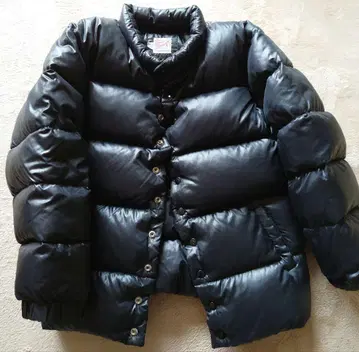 다운 80% 두툼한 매트한 광택 다운 자켓 블랙