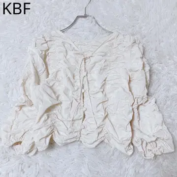 KBF 셔링 블라우스 아이보리 볼륨 슬리브 화사함 봄/가을