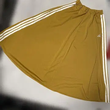 adidas 머스타드 플레어 스커트