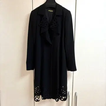 HIROKO KOSHINO 블랙 테일러드 자켓 꽃 컷워크