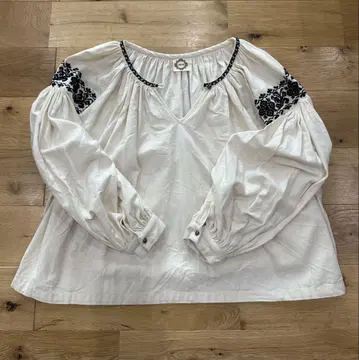 PUR 자수 블라우스