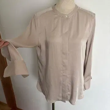 새상품급 로페 베이지 폴리에스테르 셔츠 38
