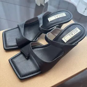NICAL 블랙 샌들 24cm