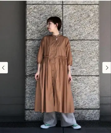 밴드 카라 플리츠 원피스
