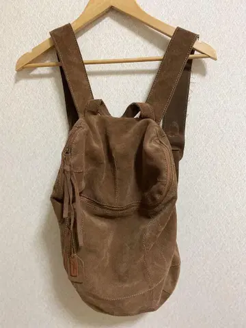 브라운 스웨이드 백팩