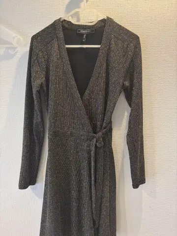 BCBGMAXAZRIA 스트라이프 랩 드레스