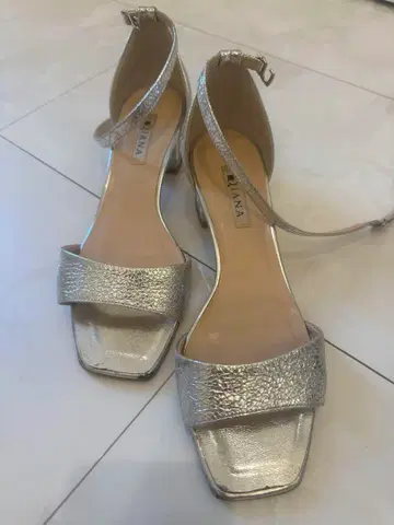 DIANA 실버 스트랩 포함 샌들 25