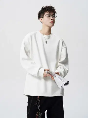 오버 사이즈 화이트 긴팔 티셔츠
