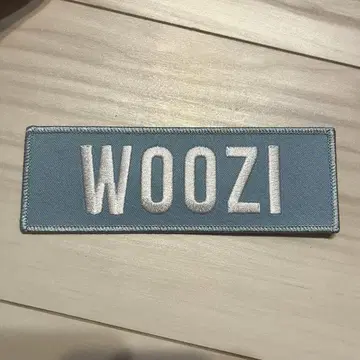 WOOZI 네임 와펜