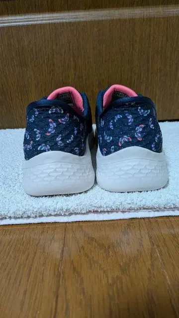 SKECHERS 꽃무늬 슬립온 네이비/핑크