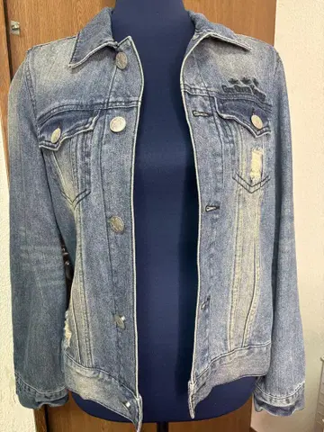 라이트 블루 데님 자켓 백 프린트 포함