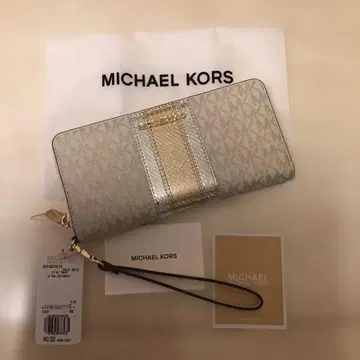 새상품 MICHAEL KORS JET SET TRAVEL 메탈릭 장지갑