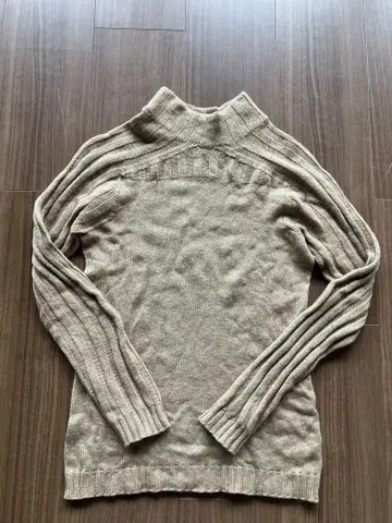 새상품급 ESCADA 니트