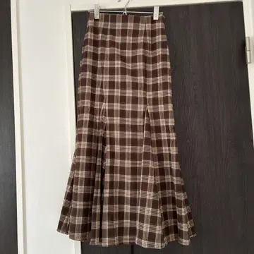 브라운 계열 체크 머메이드 스커트