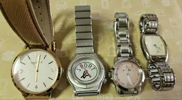 애니에스b agnes b. 여성용 시계 4개 세트