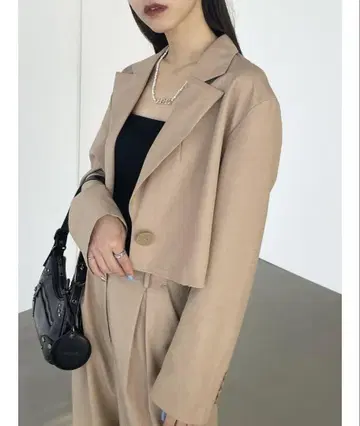 크롭 정장 자켓 EMODA