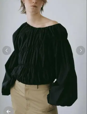 [ HER. ] 원숄더 개더 블라우스