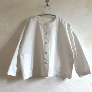 아틀리에 단탄 코튼 노카라 자켓 Rohe (White)