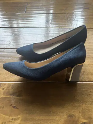 alala 네이비 스웨이드 메탈릭 힐 펌프스 23.5cm