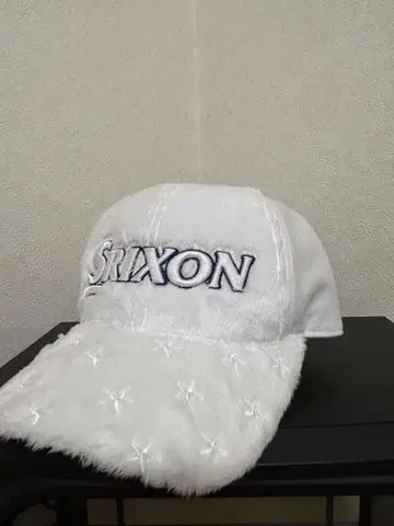 Srixon 화이트 퍼 캡 여성용